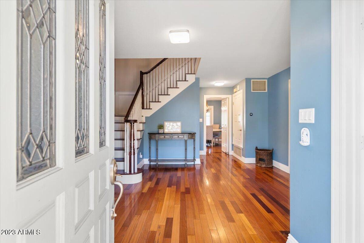 910 E KALER Drive