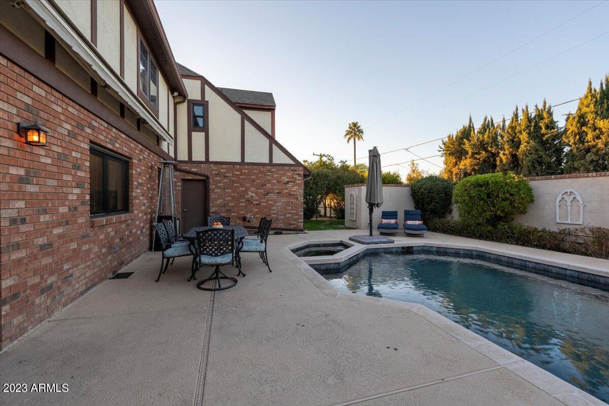 910 E KALER Drive