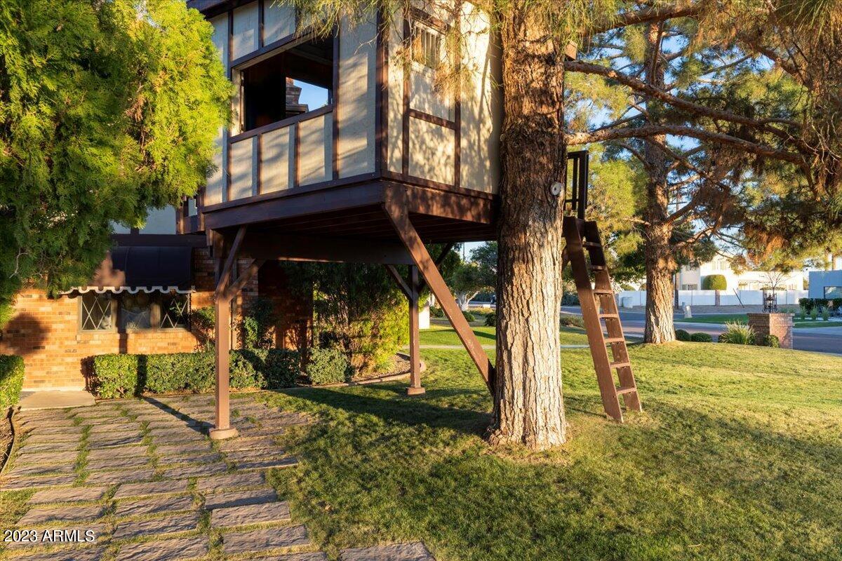 910 E KALER Drive