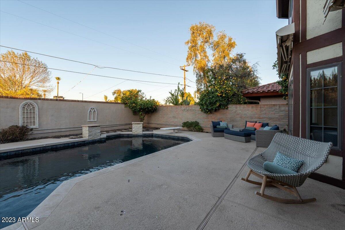 910 E KALER Drive