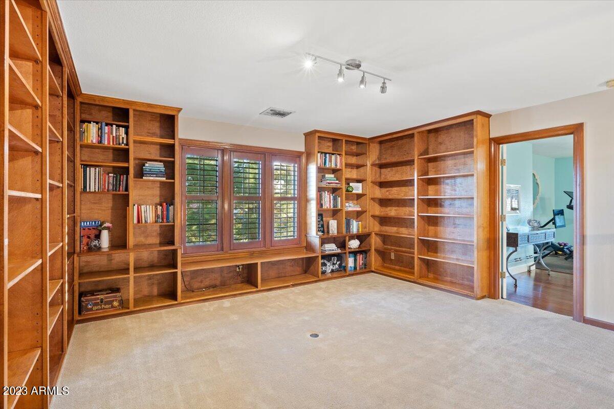910 E KALER Drive