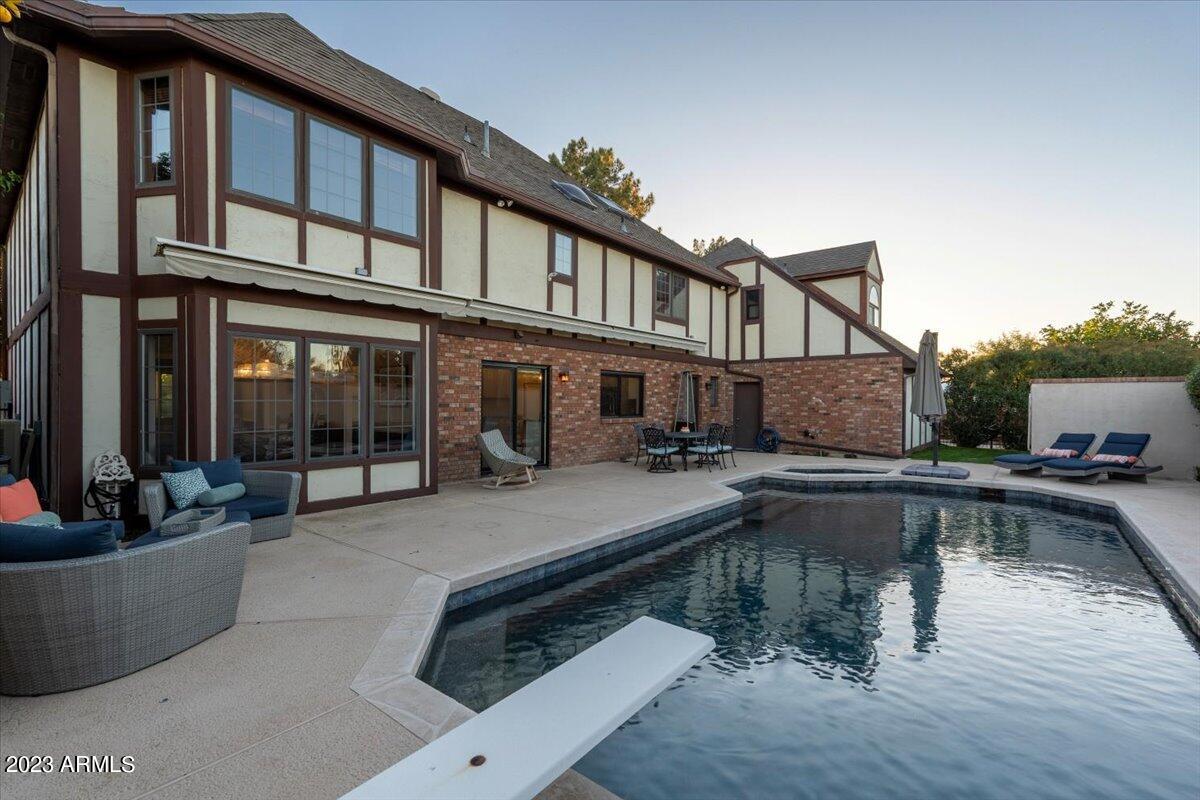 910 E KALER Drive