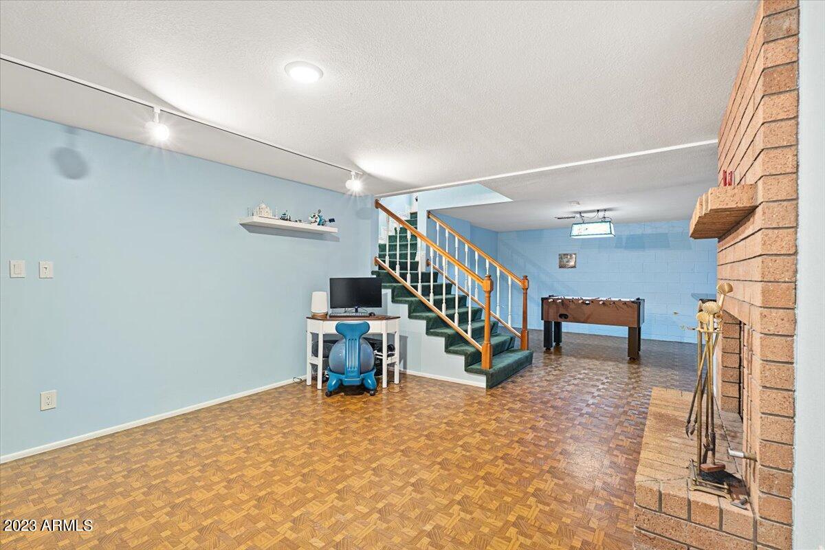 910 E KALER Drive