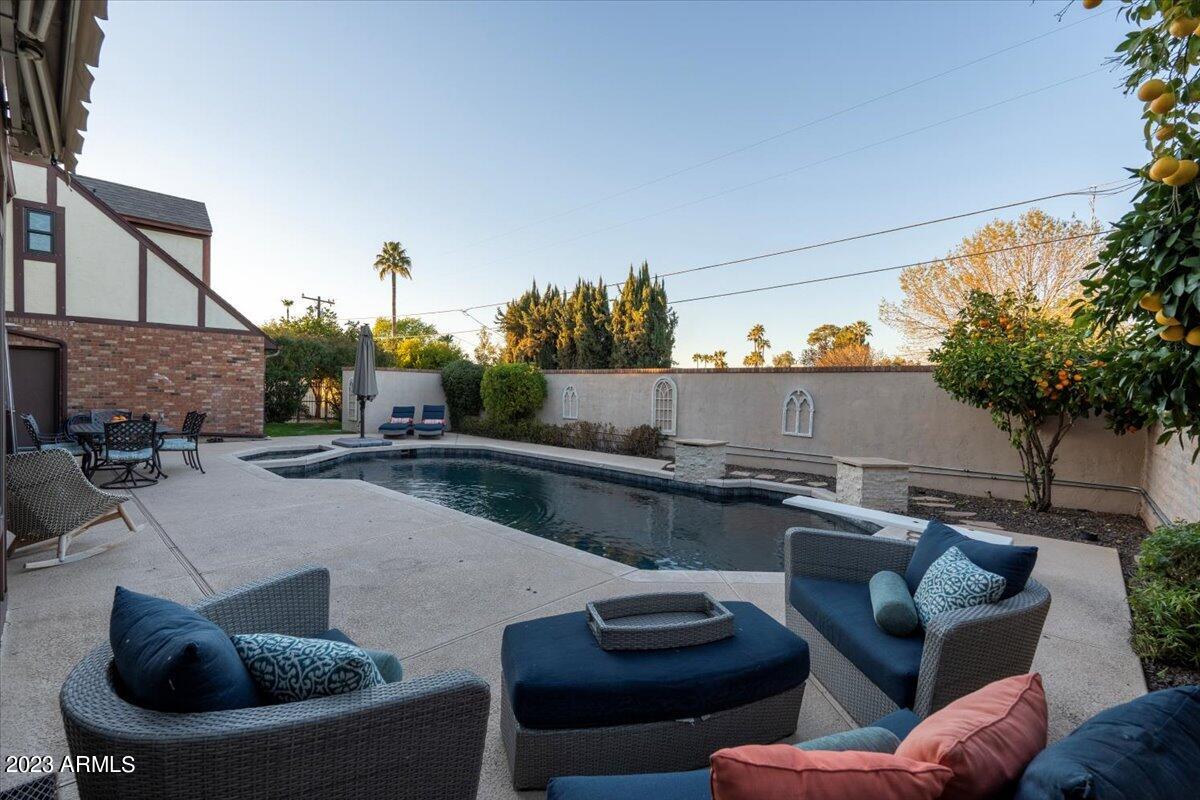 910 E KALER Drive