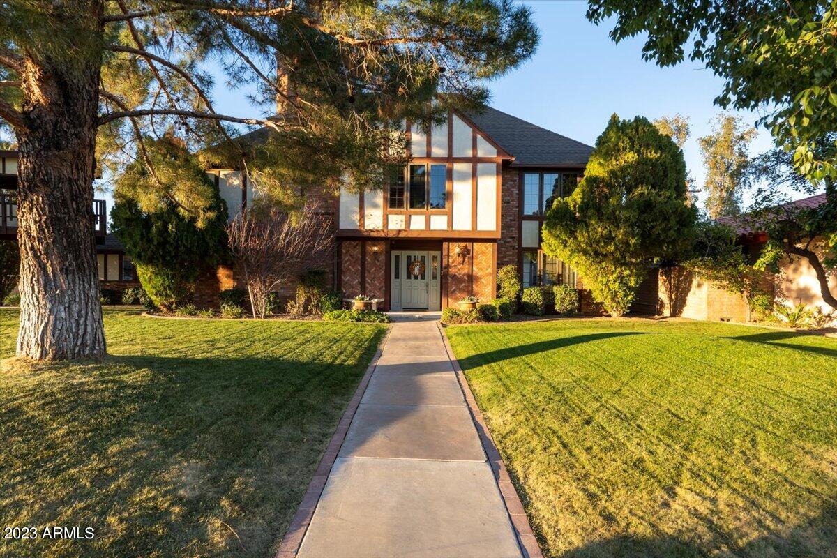 910 E KALER Drive