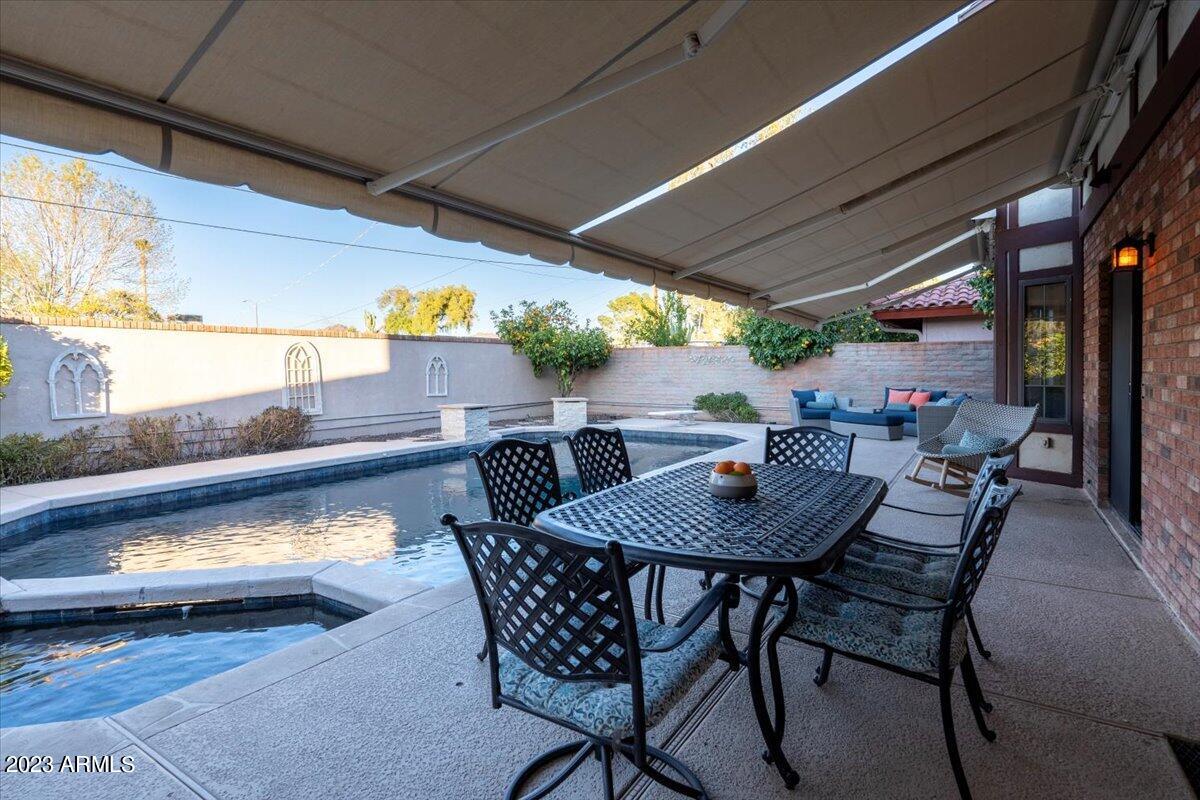 910 E KALER Drive