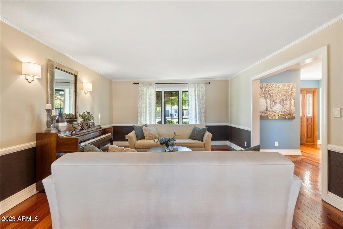 910 E KALER Drive