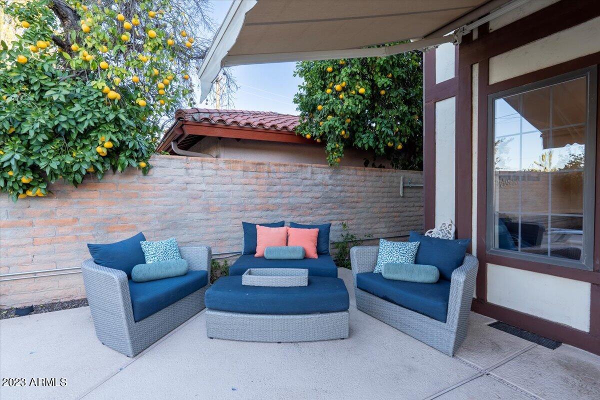 910 E KALER Drive