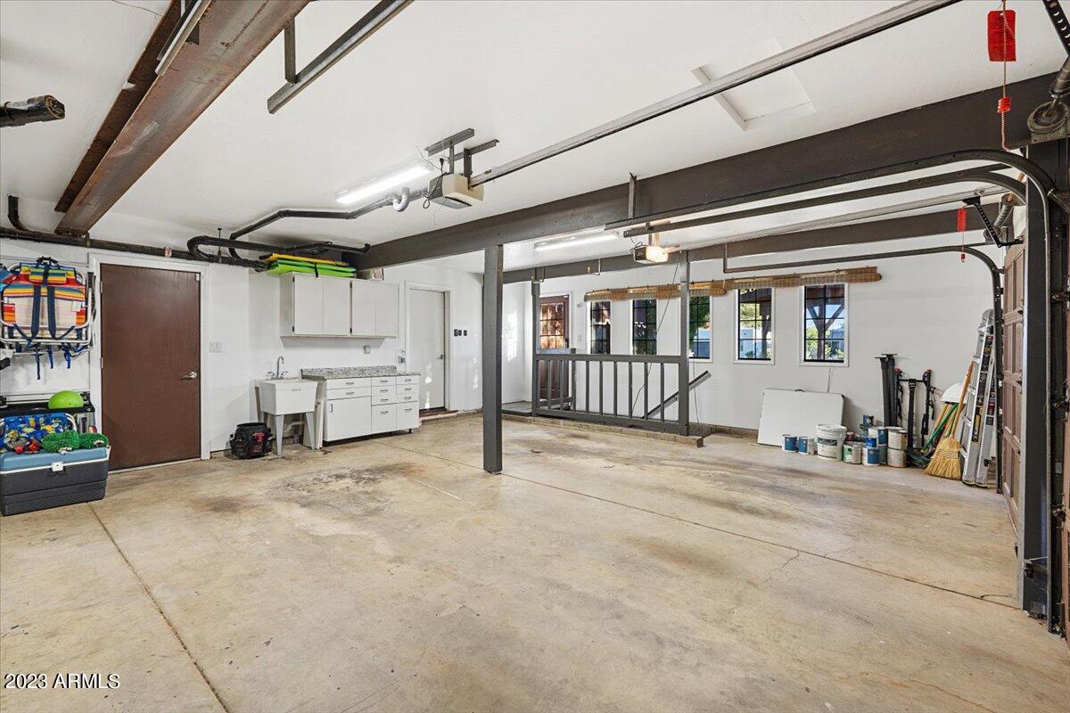 910 E KALER Drive