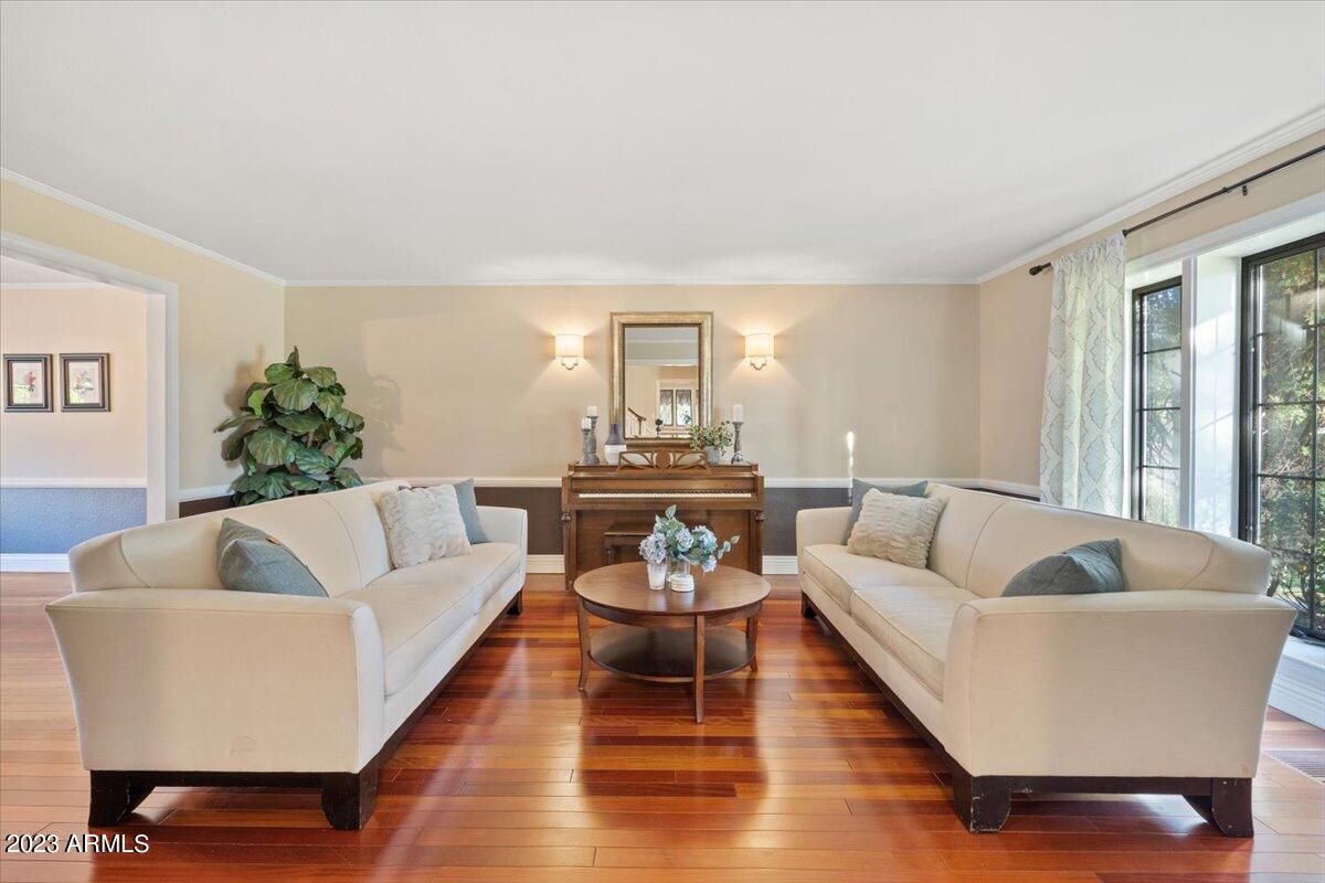 910 E KALER Drive