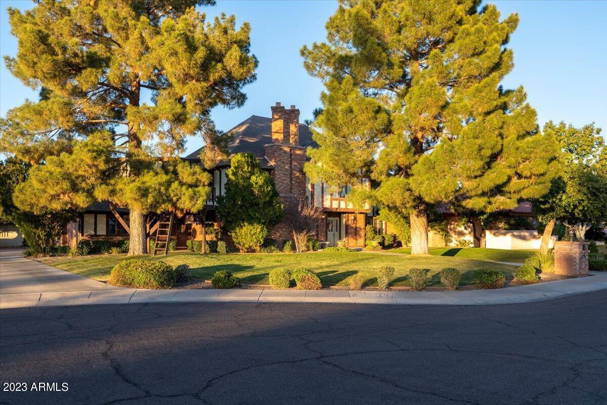 910 E KALER Drive