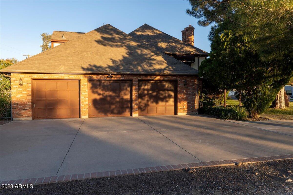 910 E KALER Drive
