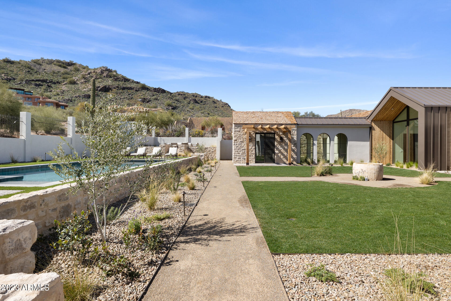 6527 E HUMMINGBIRD Lane