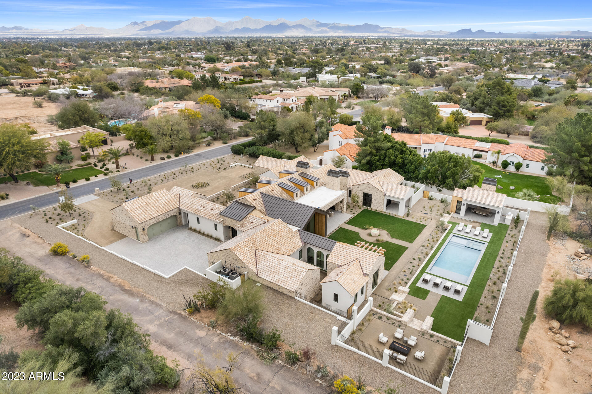 6527 E HUMMINGBIRD Lane