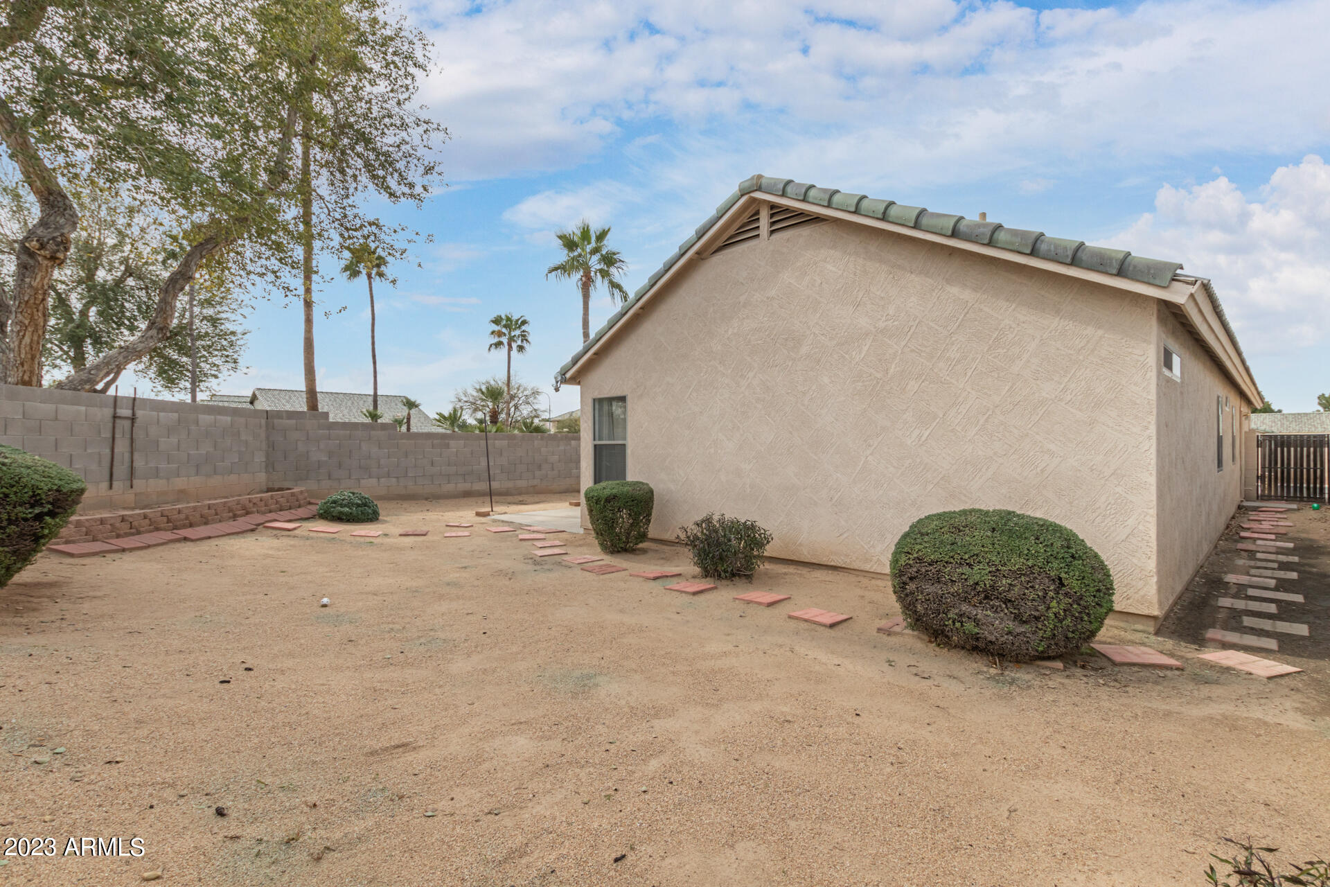 2601 N 107TH Drive