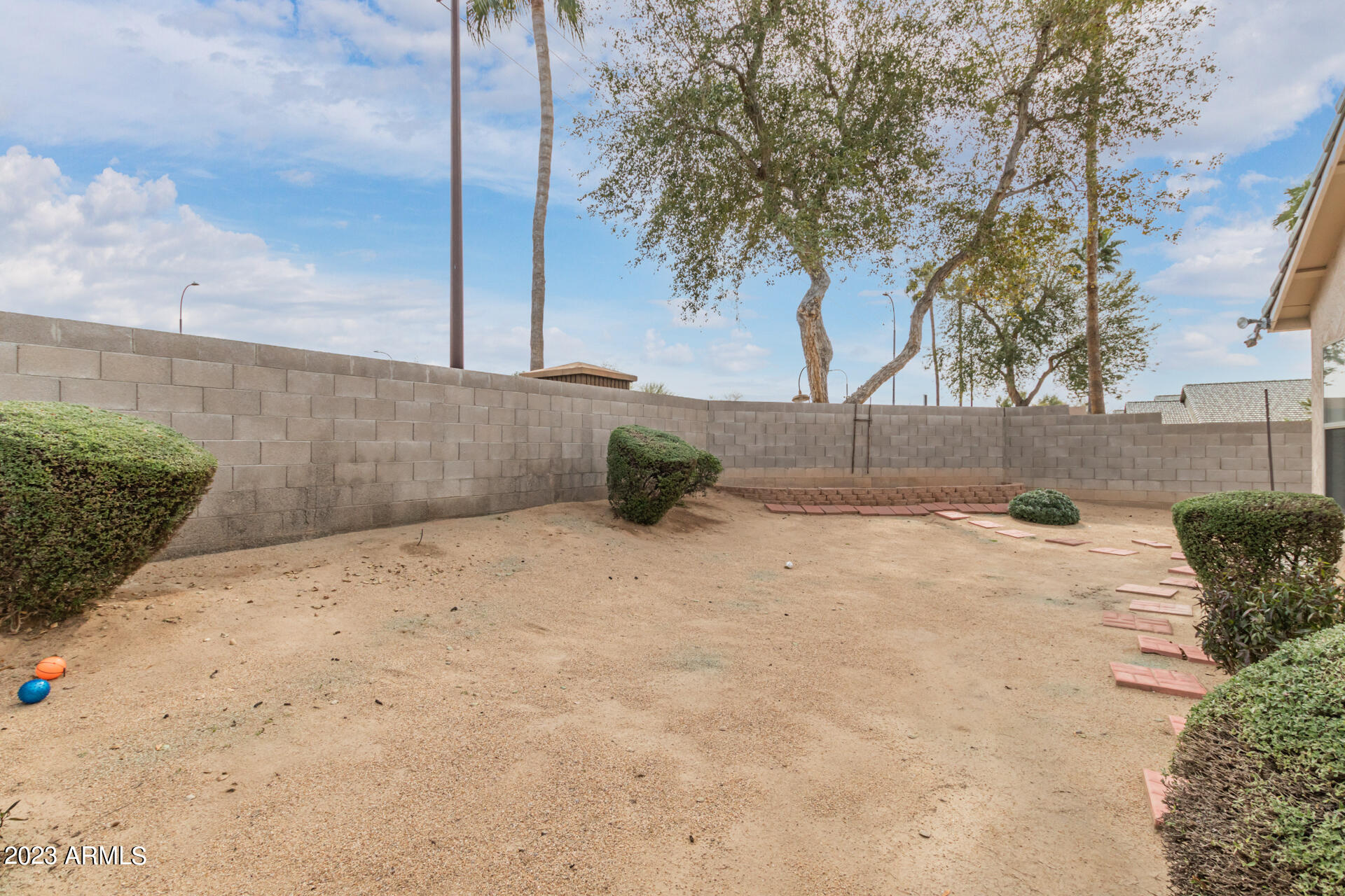 2601 N 107TH Drive