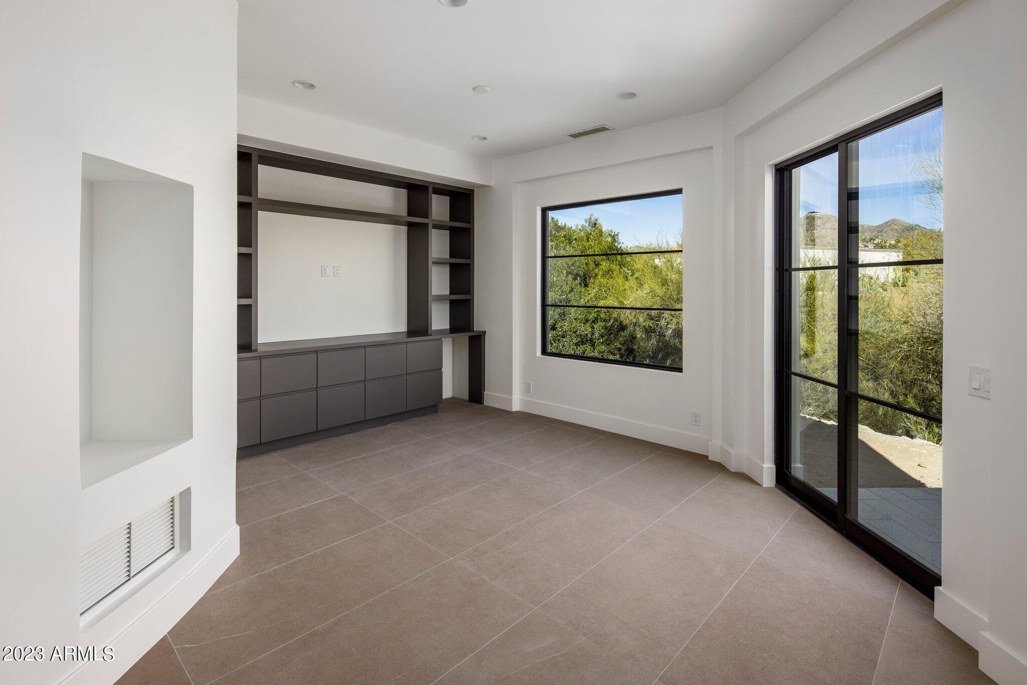 4470 E VALLEY VISTA Lane