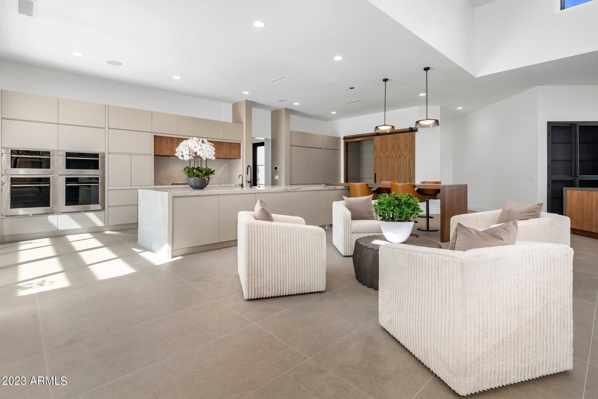 4470 E VALLEY VISTA Lane