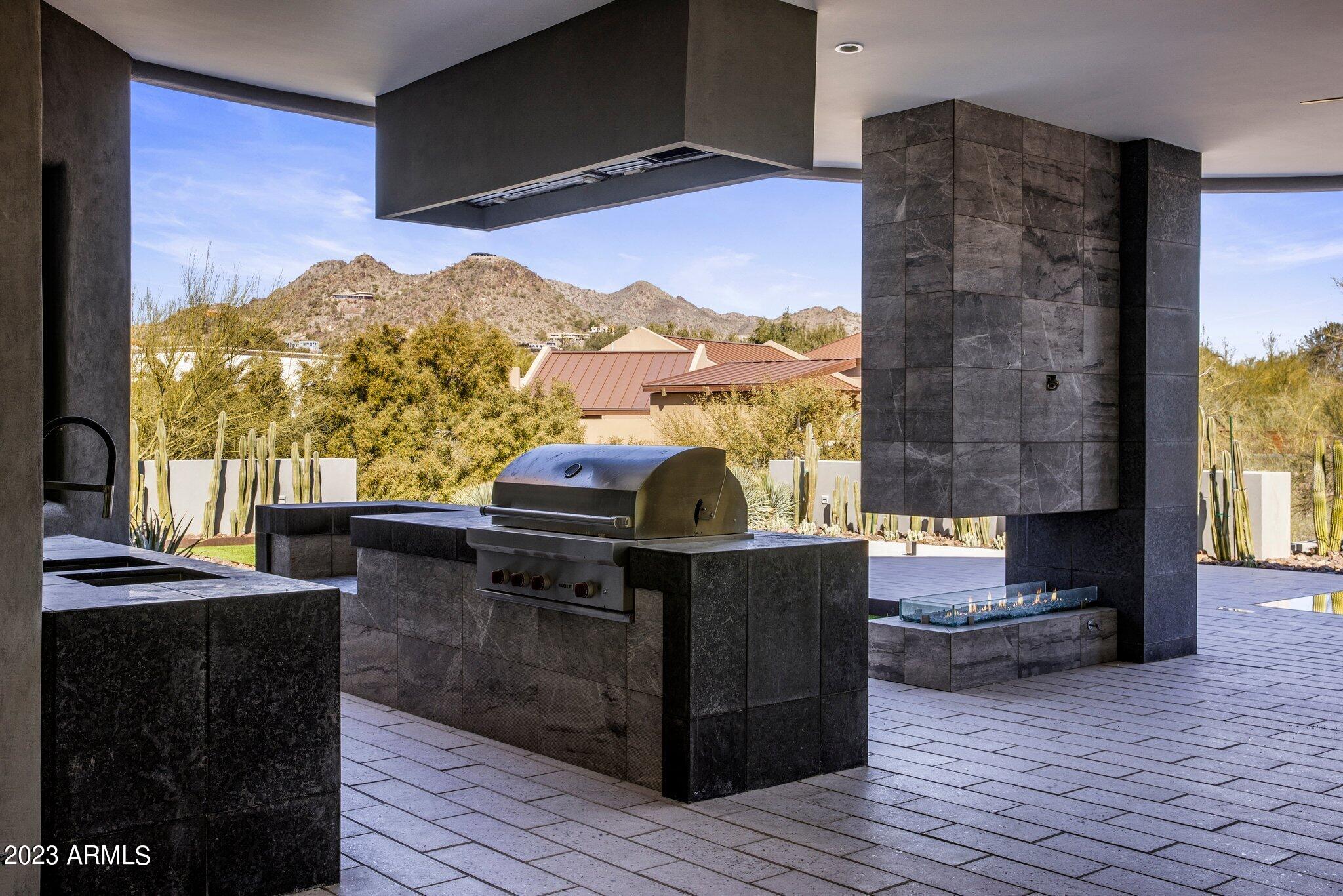 4470 E VALLEY VISTA Lane