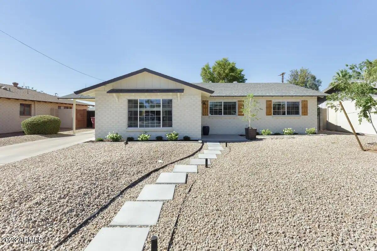 8220 E MITCHELL Drive