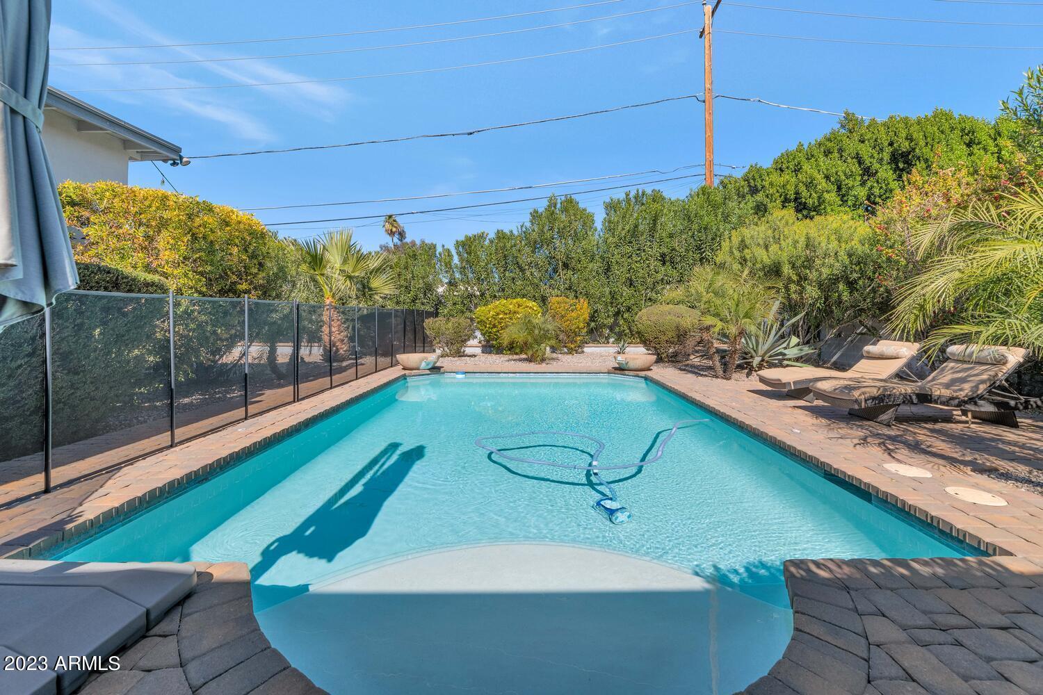 3720 E AMELIA Avenue