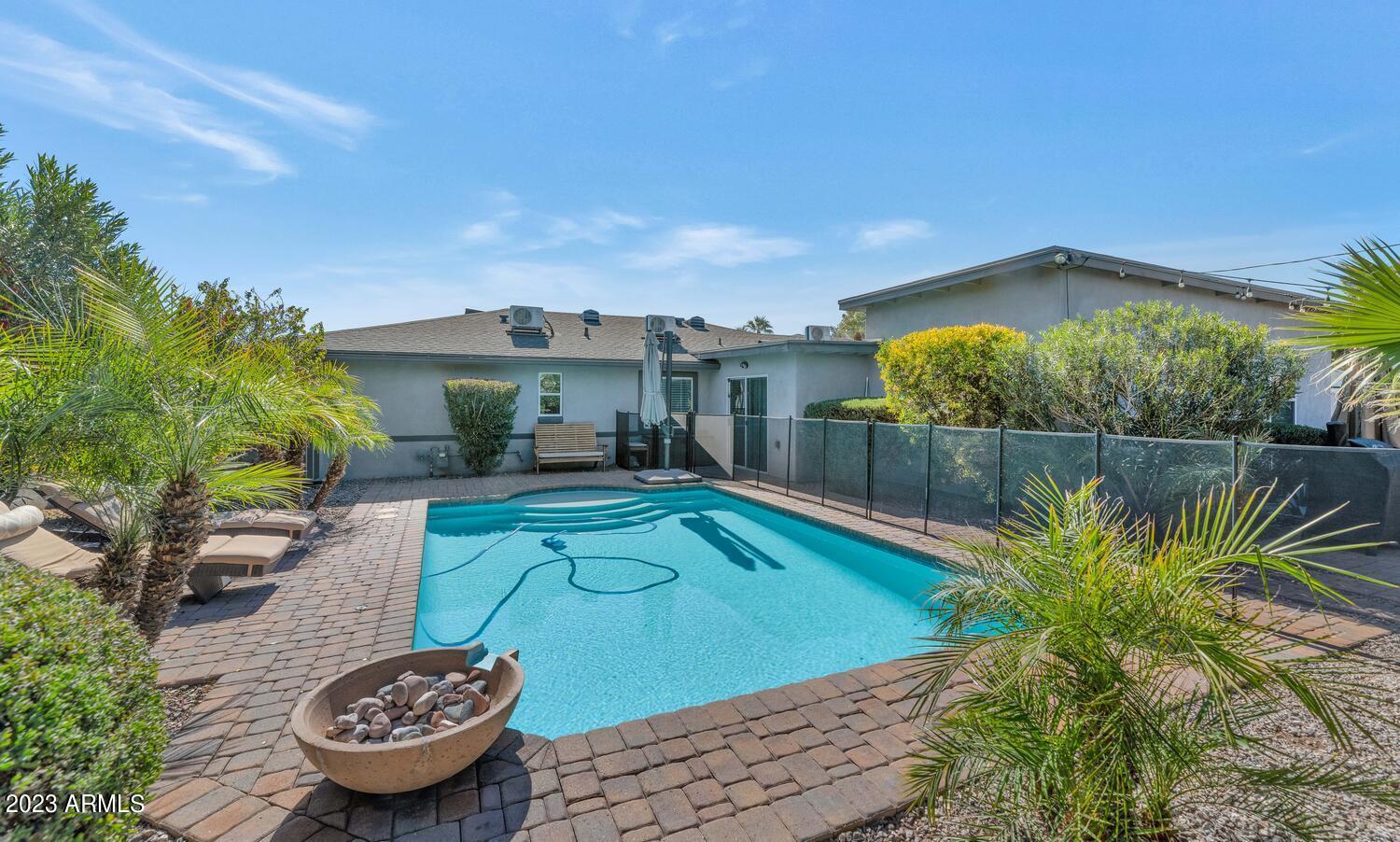 3720 E AMELIA Avenue