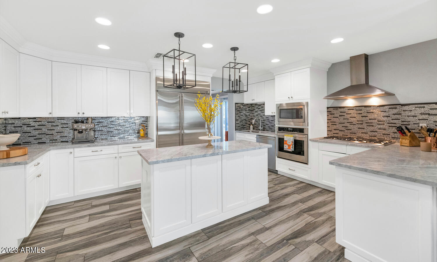 3720 E AMELIA Avenue