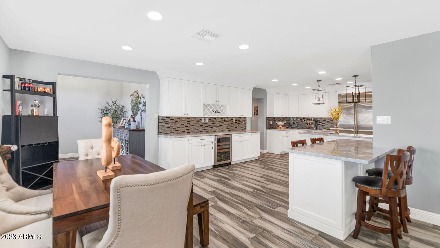 3720 E AMELIA Avenue