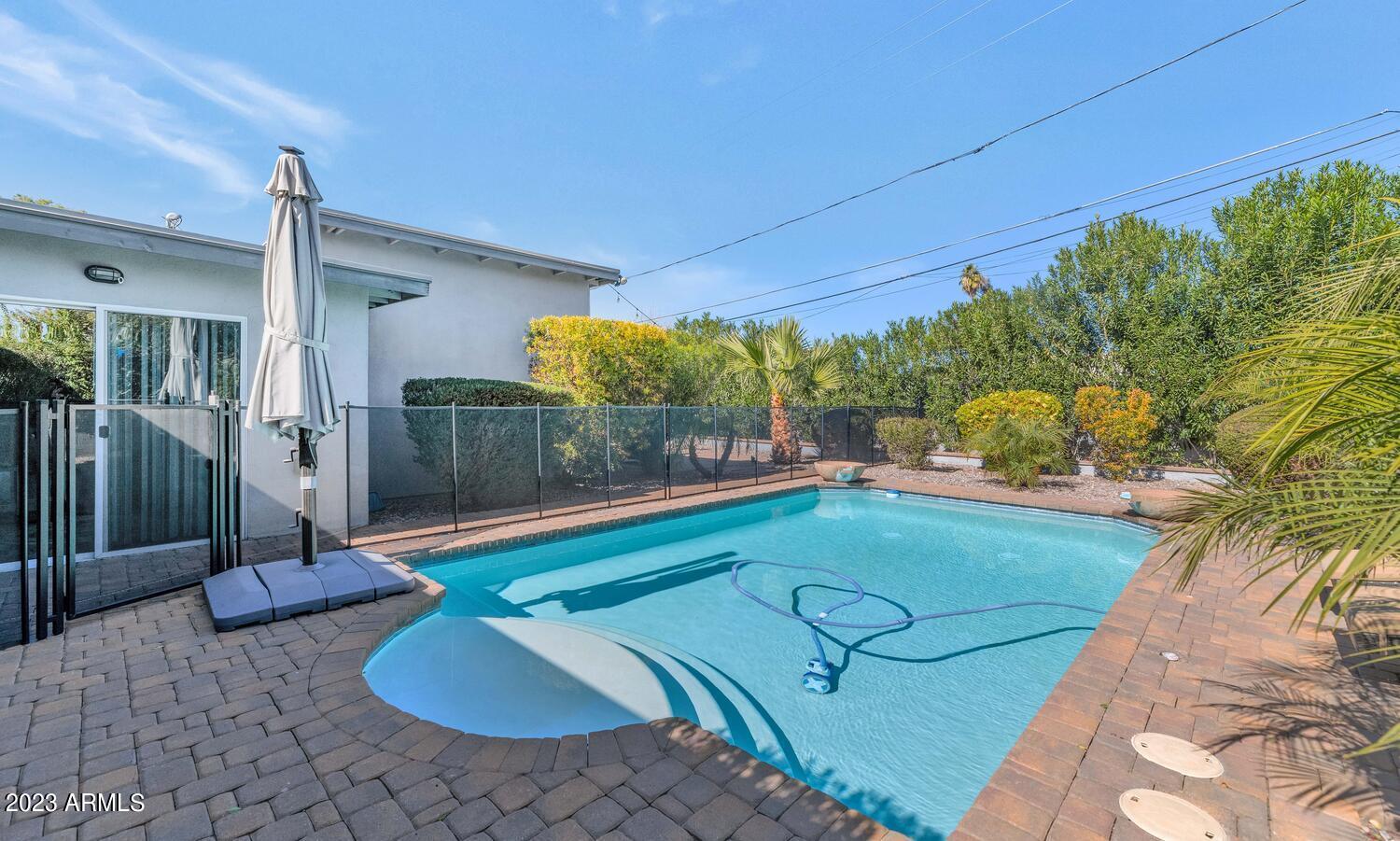 3720 E AMELIA Avenue