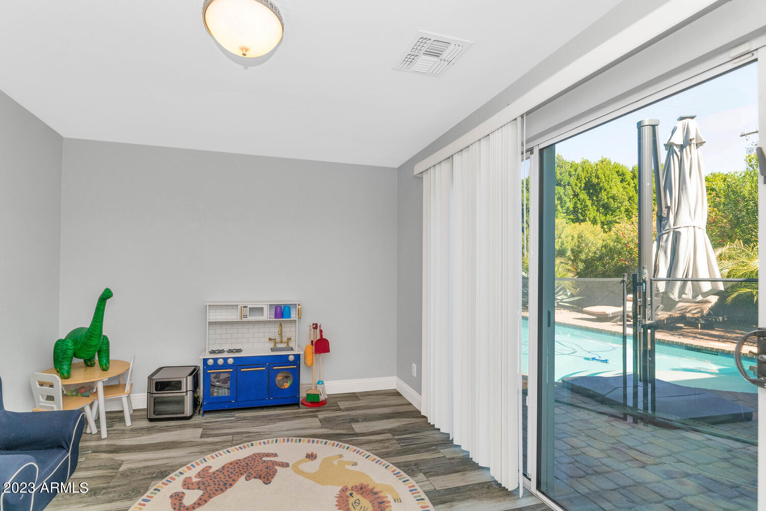 3720 E AMELIA Avenue