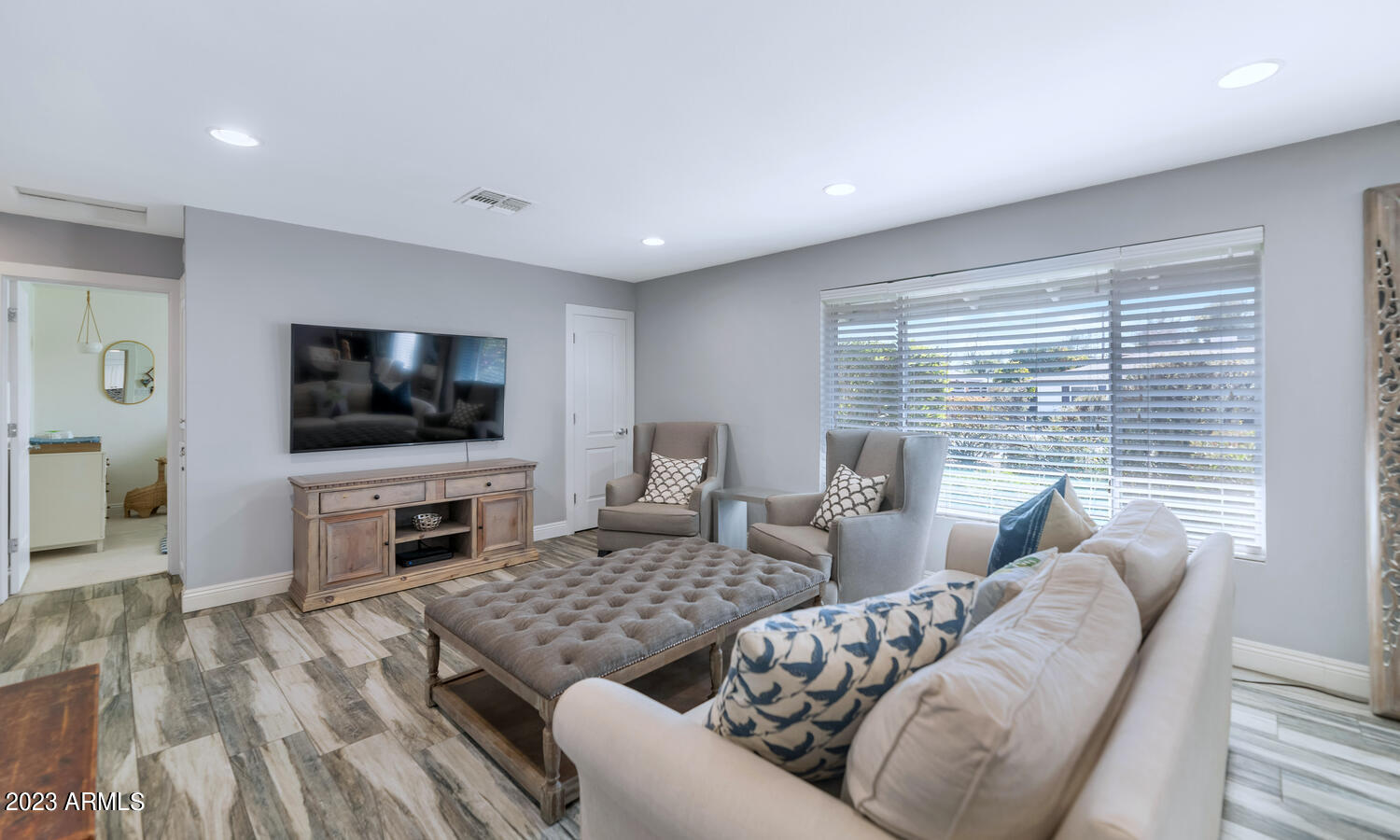 3720 E AMELIA Avenue