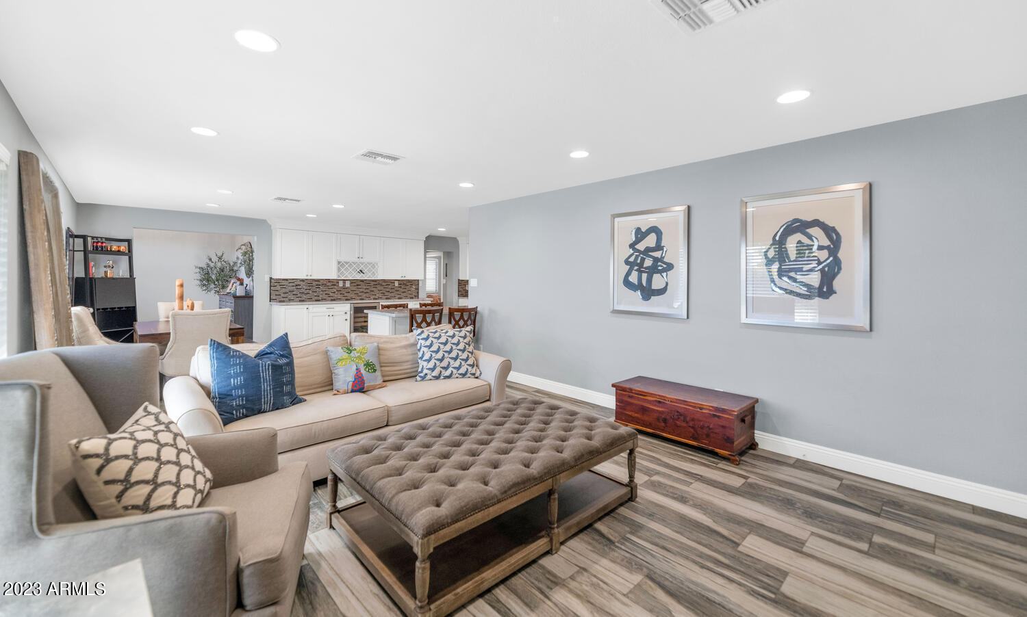 3720 E AMELIA Avenue