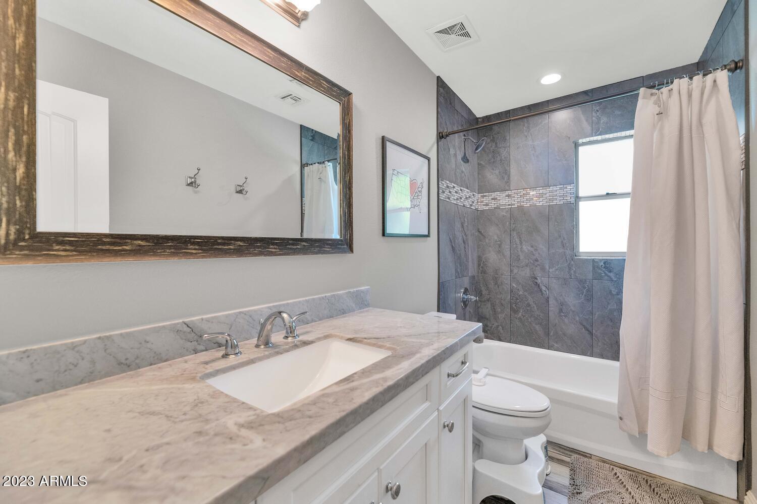 3720 E AMELIA Avenue