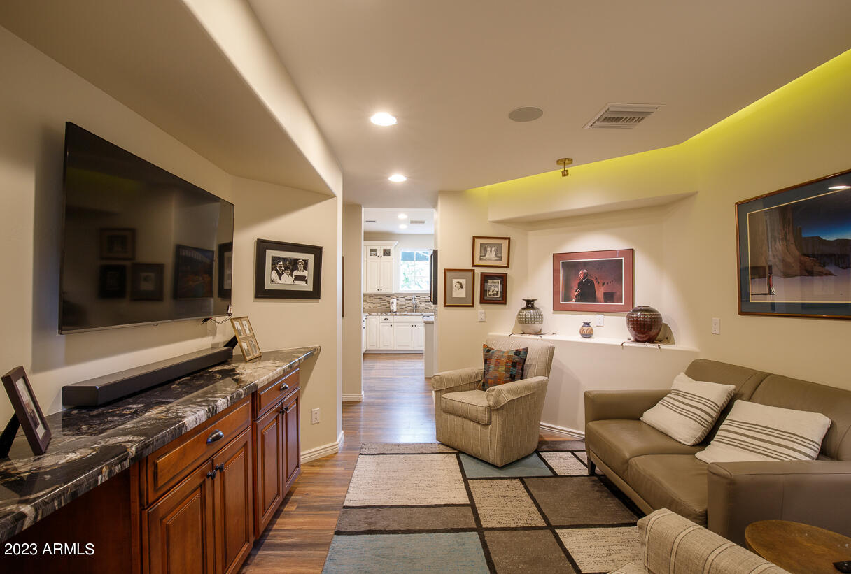 83 W Cypress Street