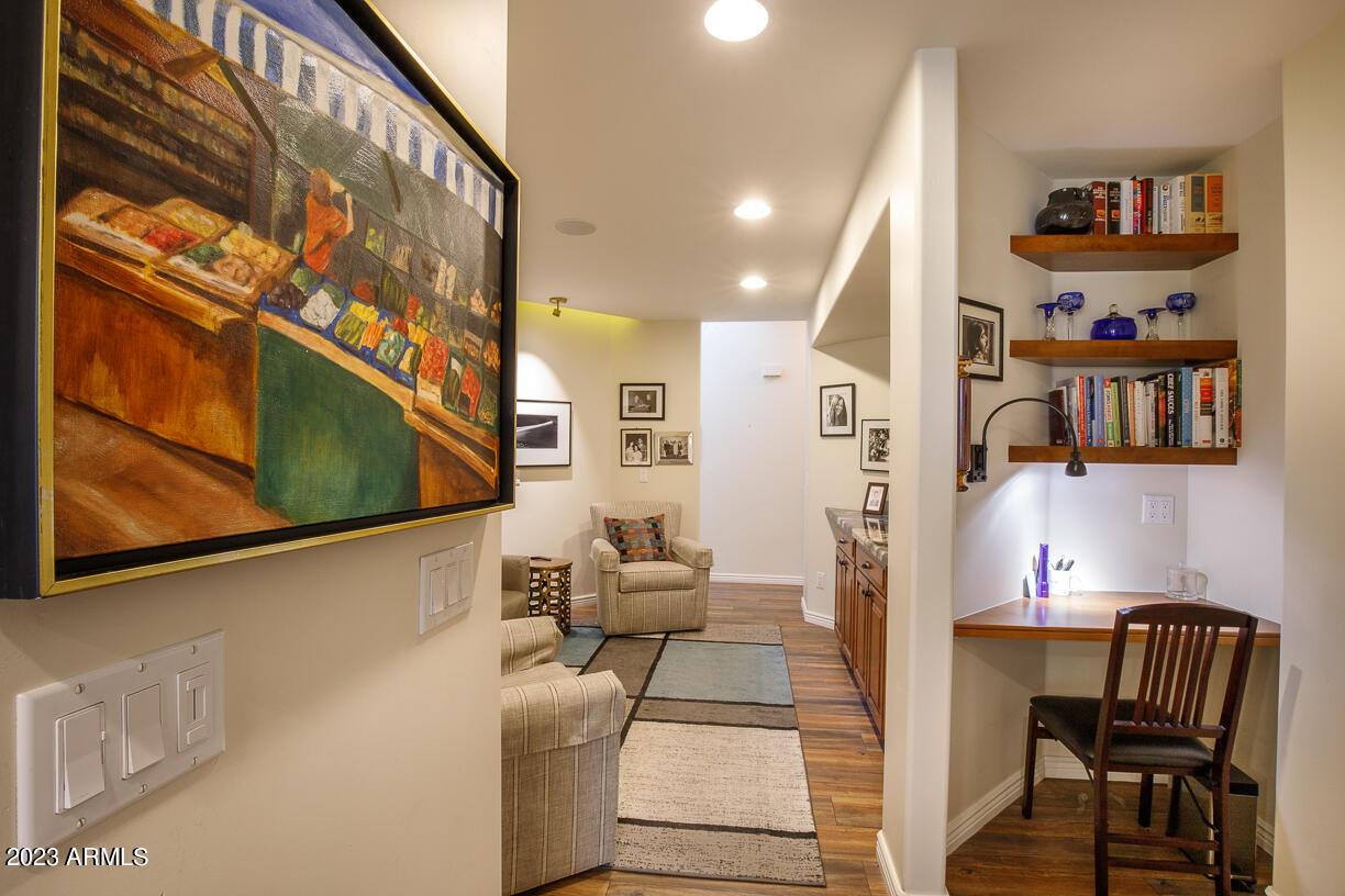 83 W Cypress Street