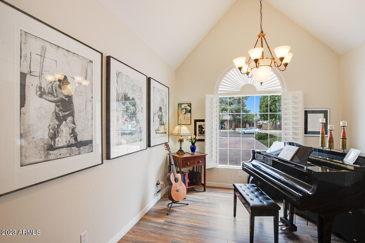 83 W Cypress Street