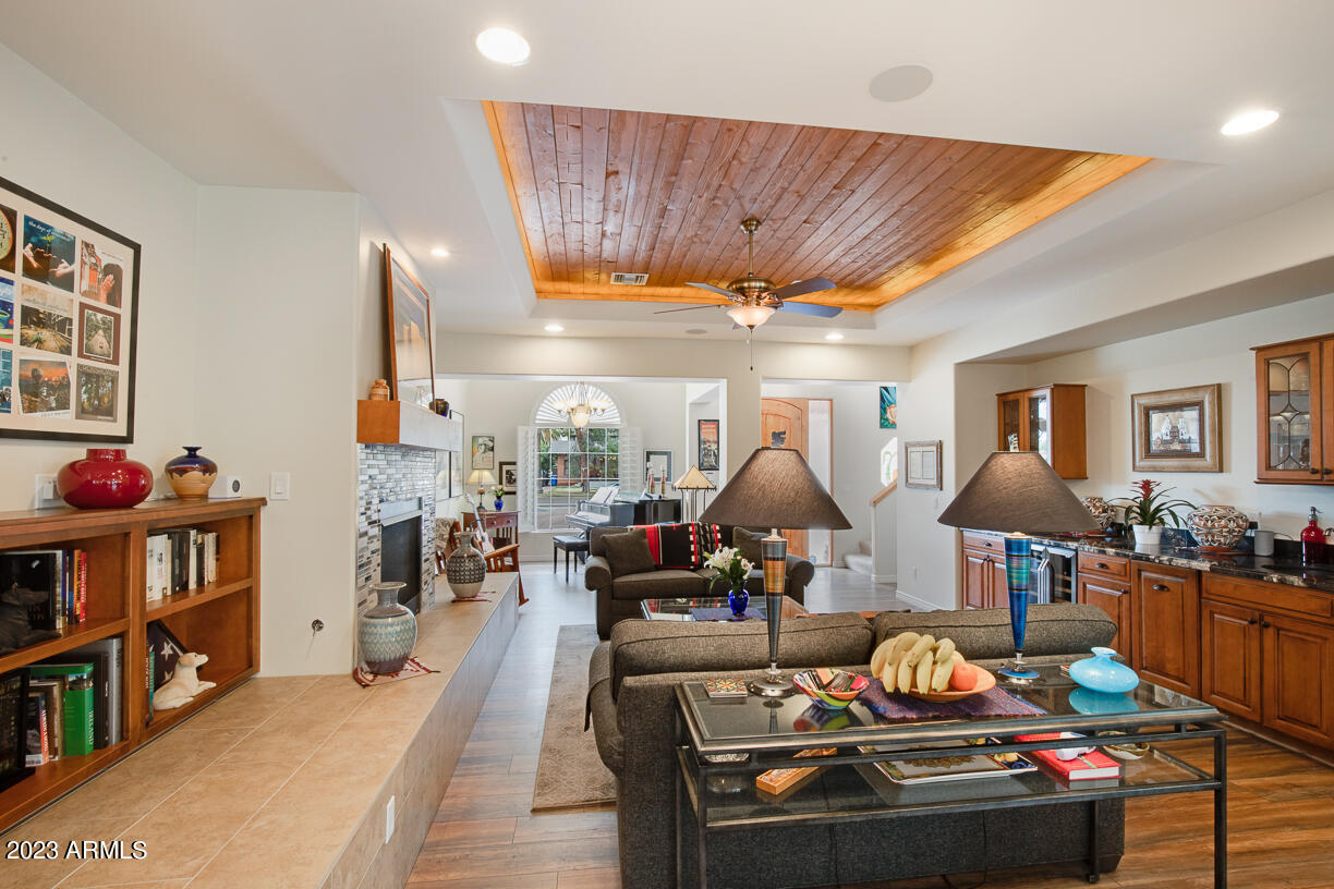 83 W Cypress Street