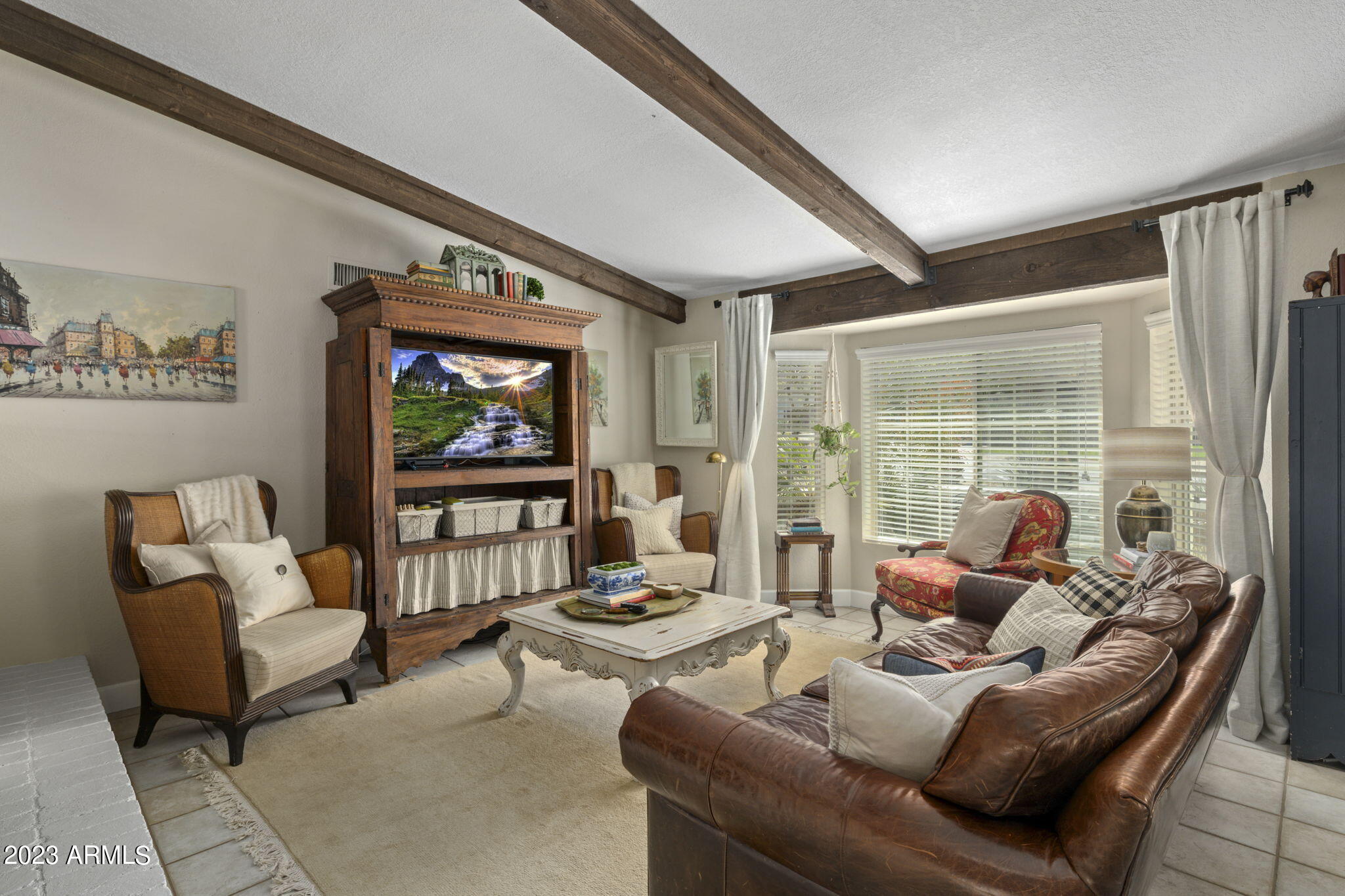 1220 W WOOD Drive