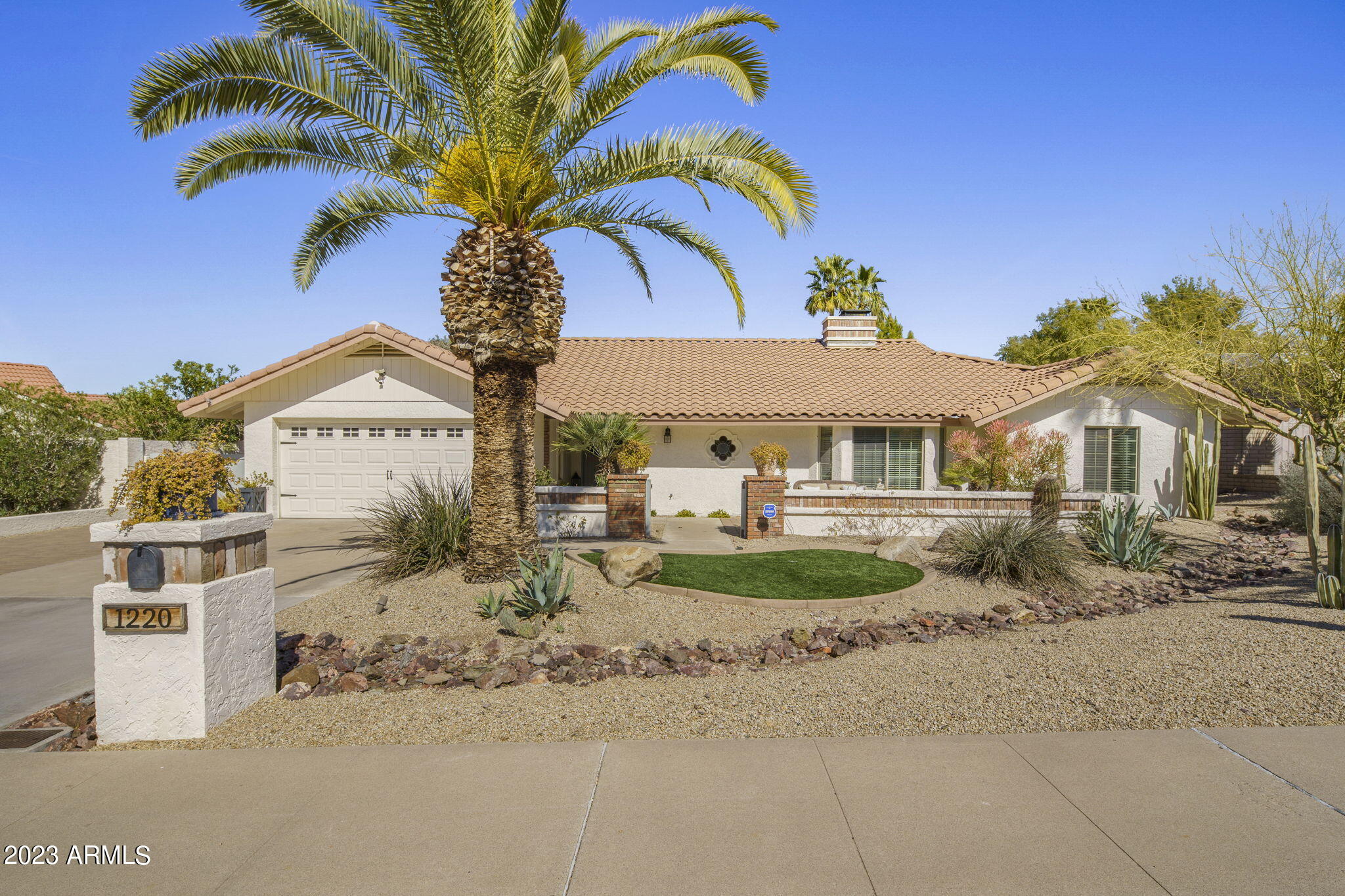 1220 W WOOD Drive