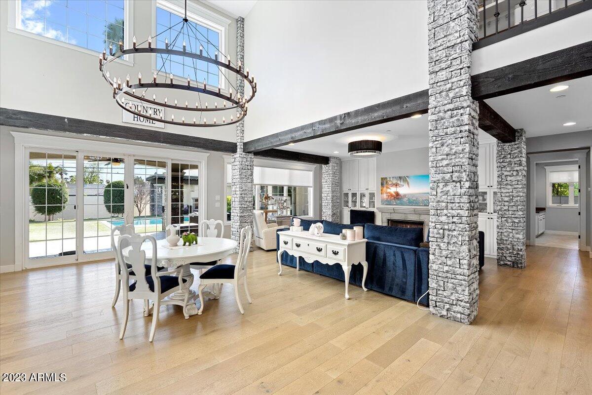 25 E MYRTLE Avenue