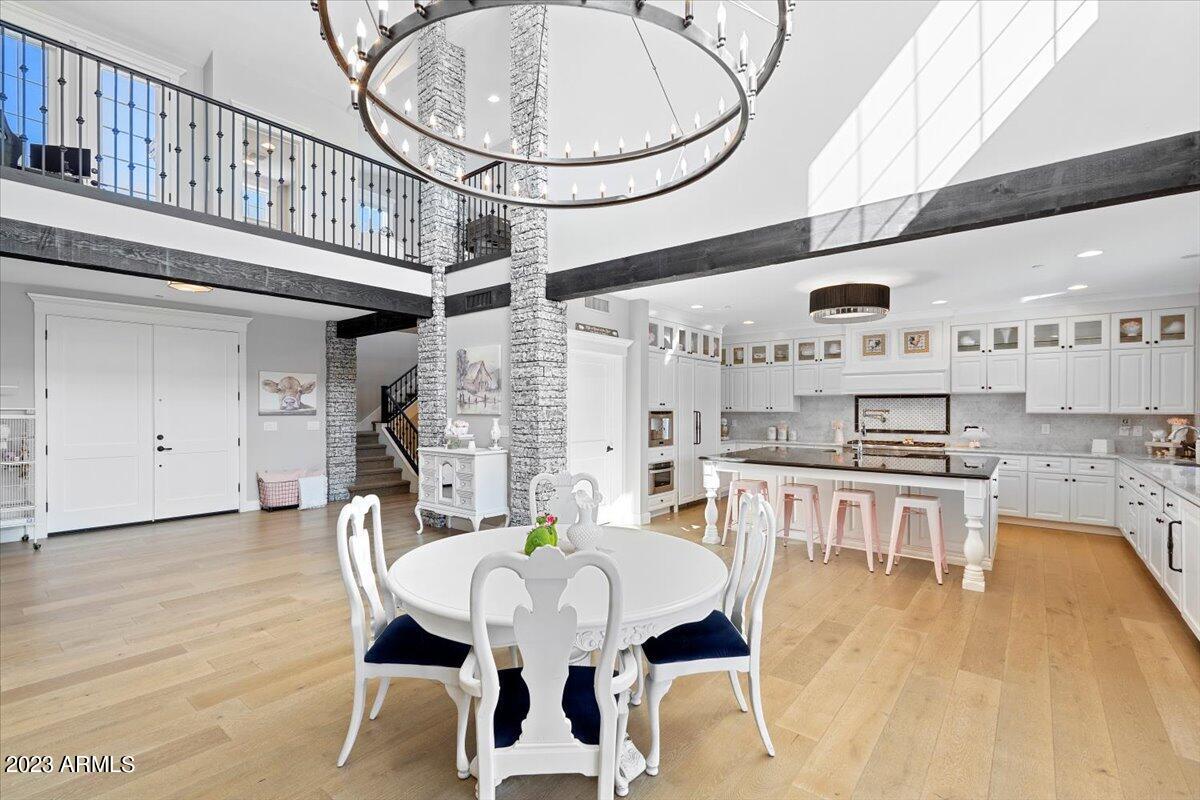 25 E MYRTLE Avenue
