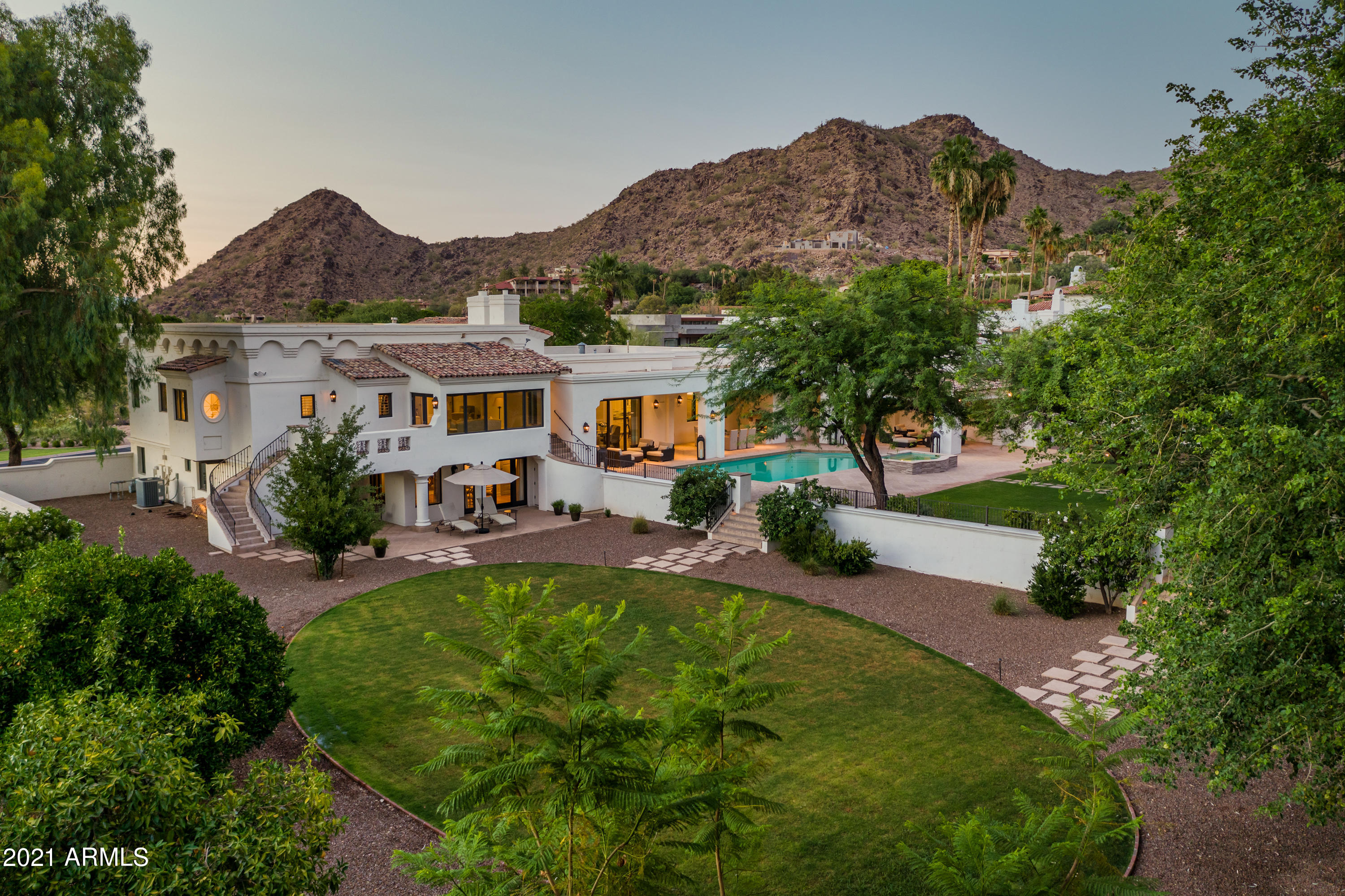 5301 E ROADRUNNER Road