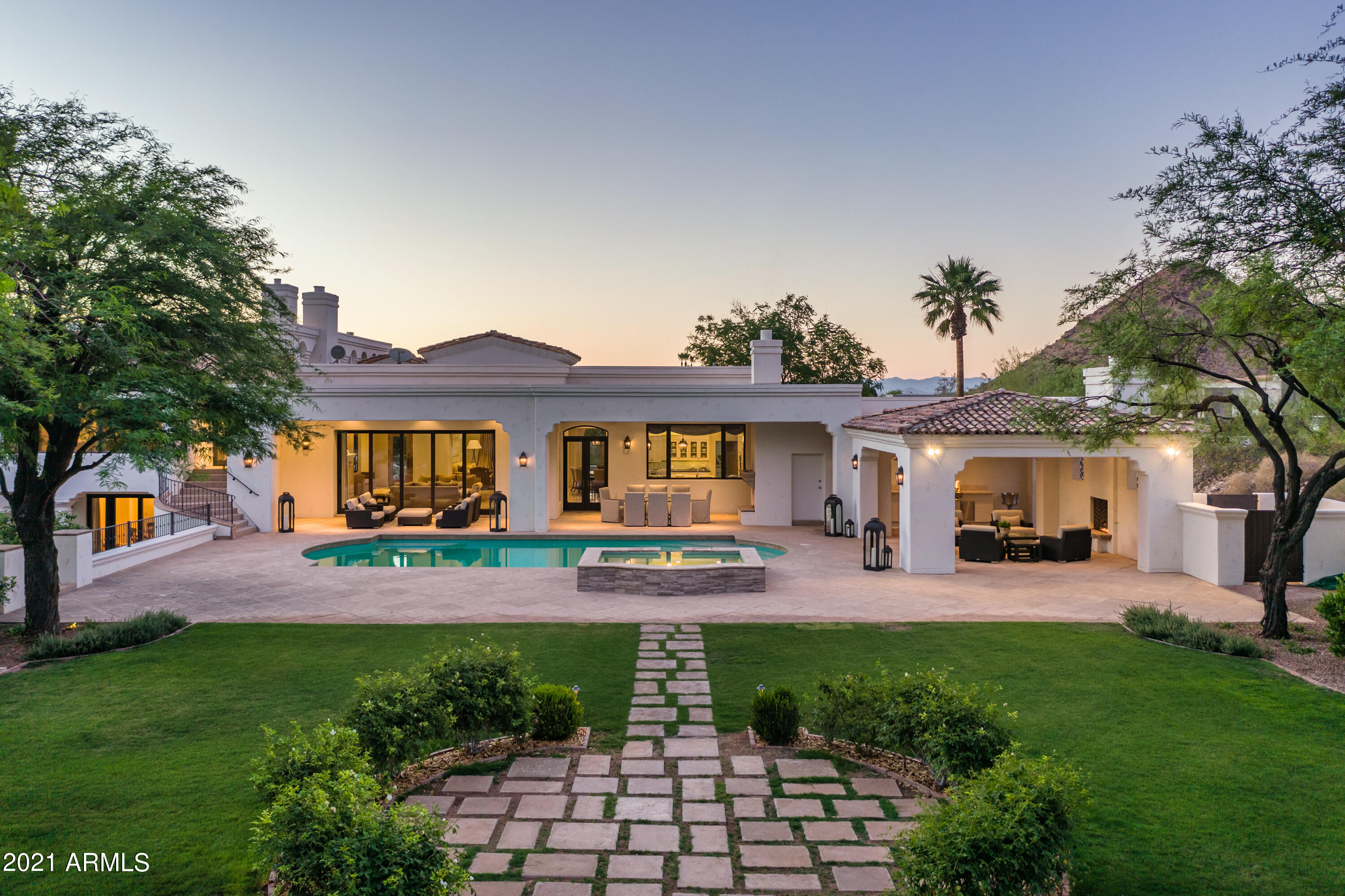 5301 E ROADRUNNER Road