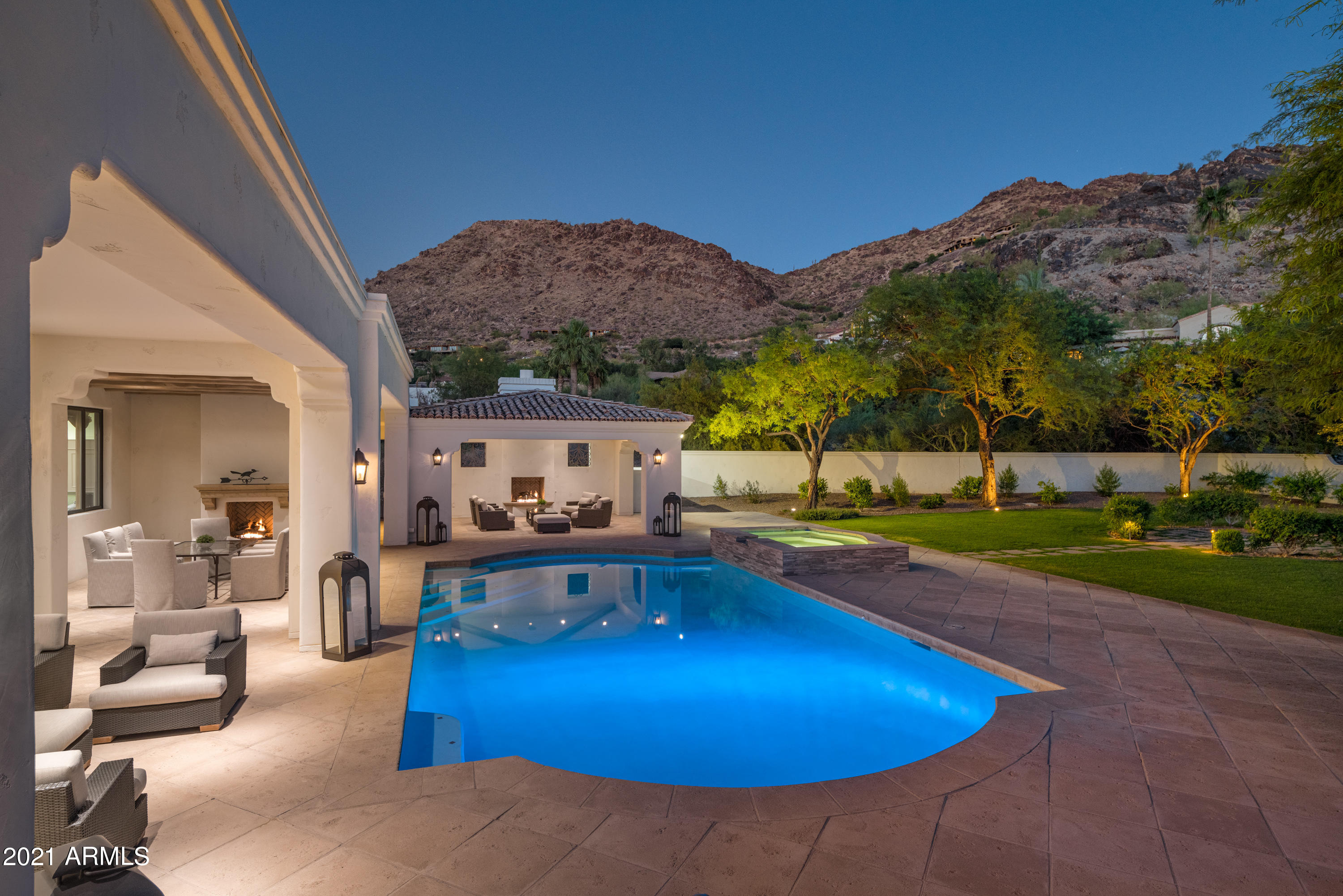 5301 E ROADRUNNER Road