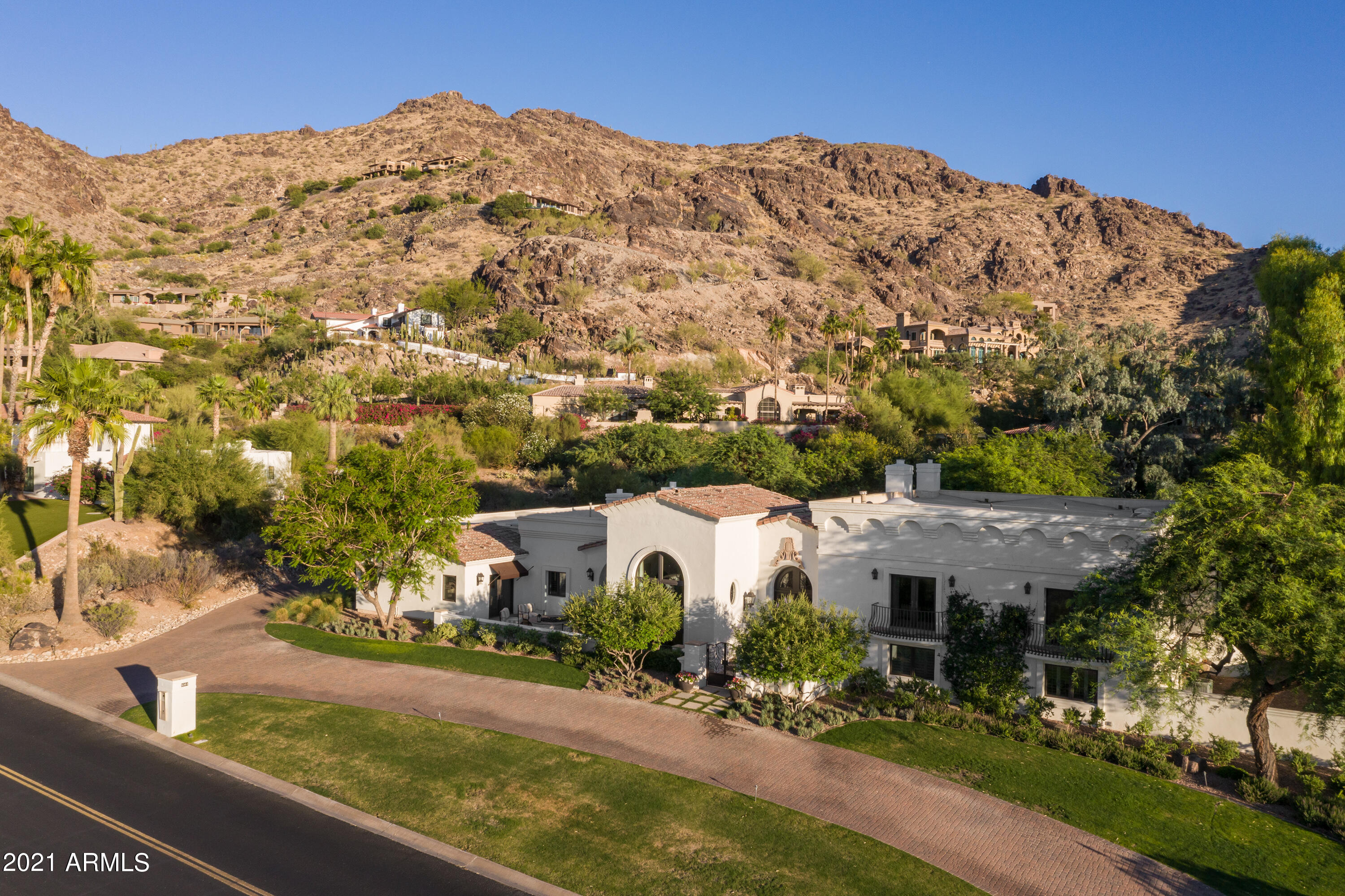 5301 E ROADRUNNER Road