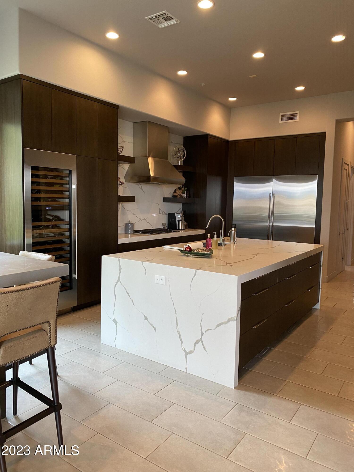9656 E ROADRUNNER Drive