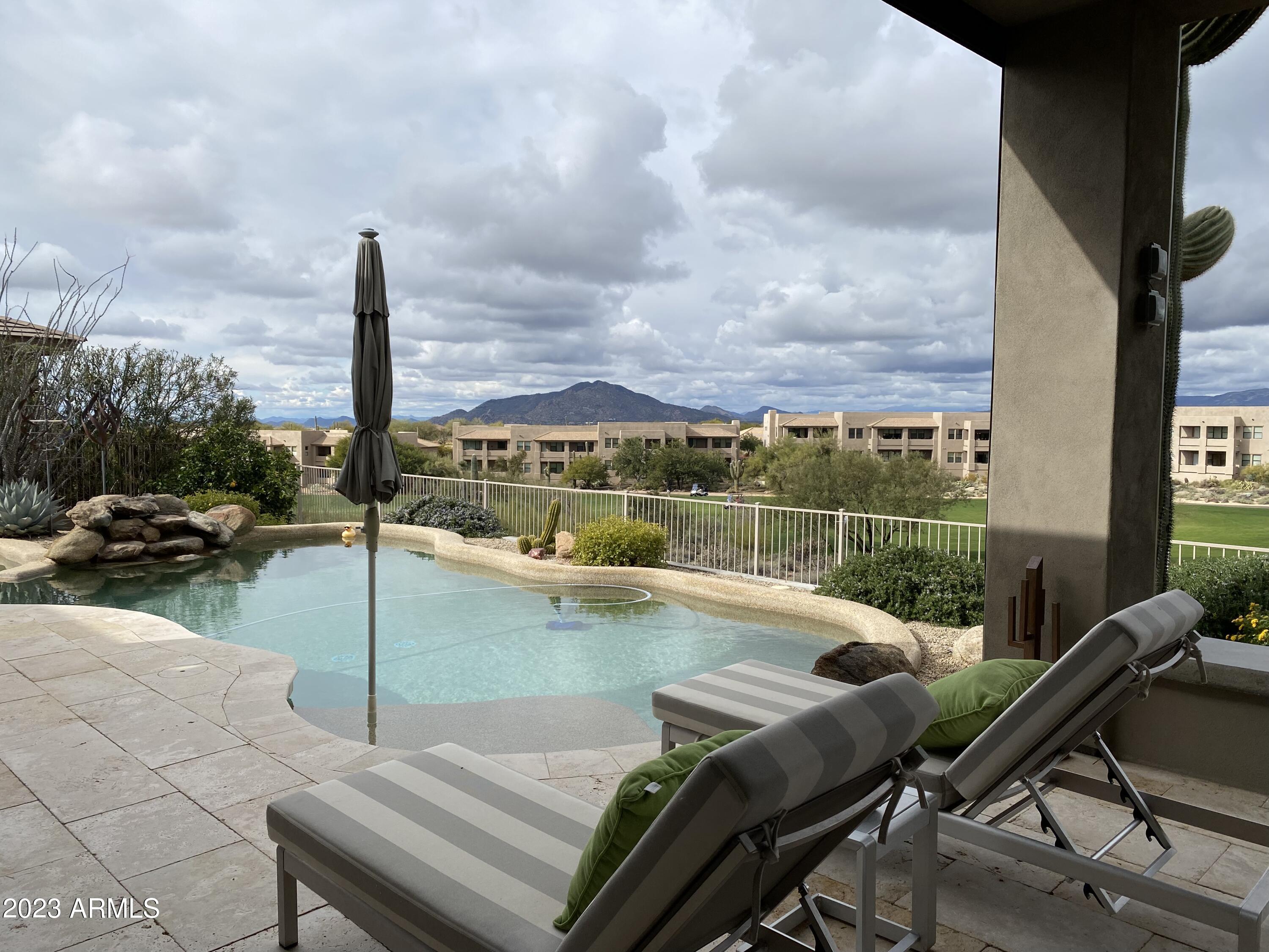9656 E ROADRUNNER Drive