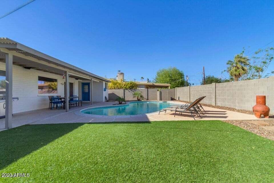 2621 N 68TH Place