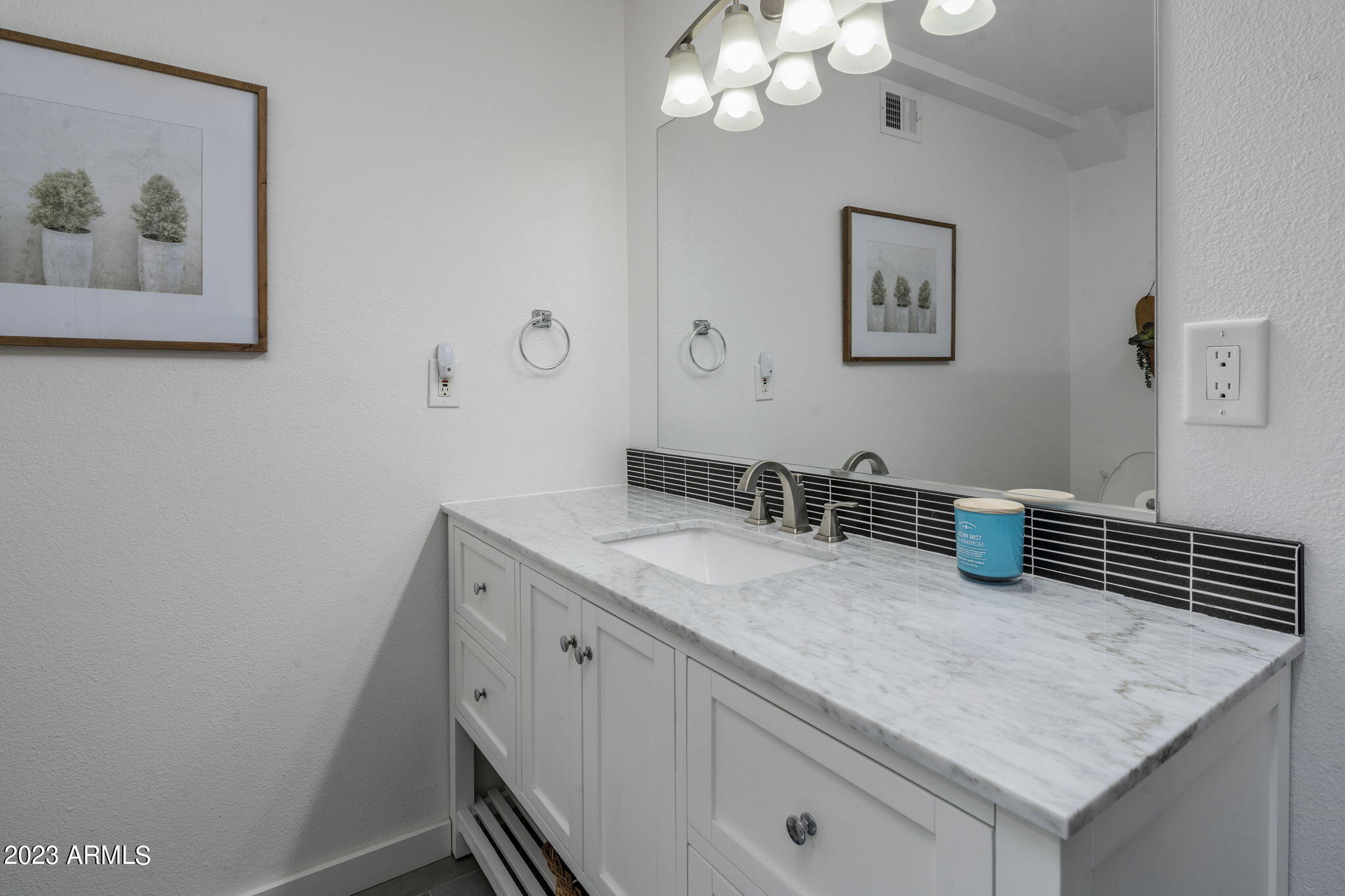 6841 E 2ND Street Unit: 2