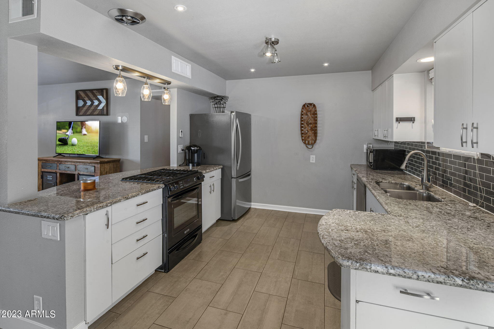 6841 E 2ND Street Unit: 2